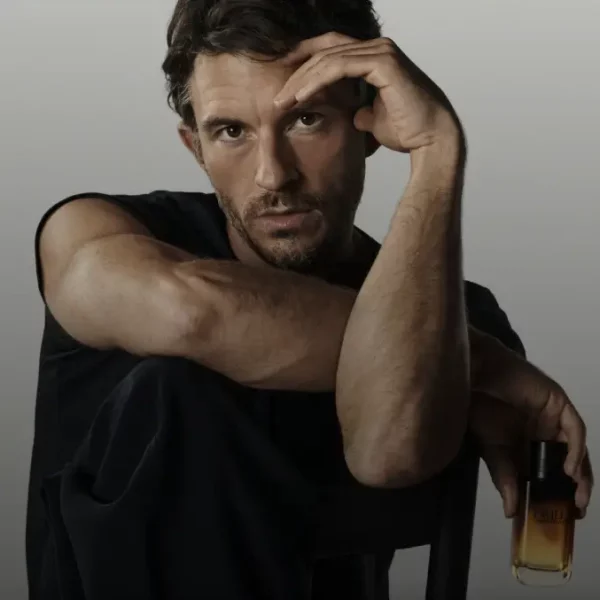 Armani Beauty signe « I Will » avec Jonathan Bailey