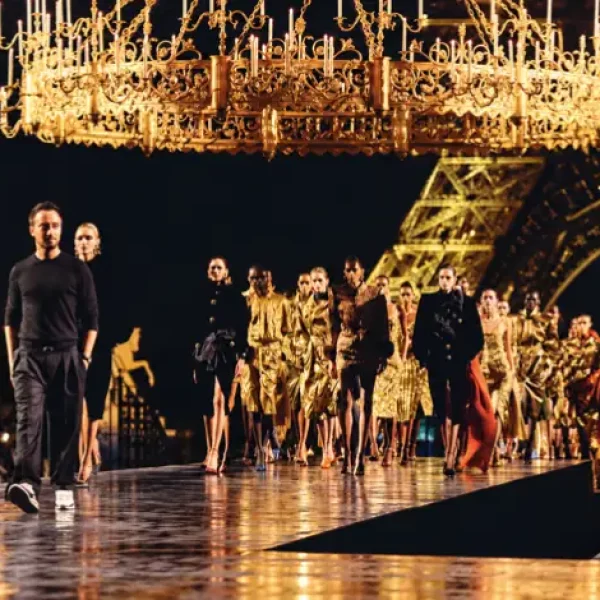 DEFILE SAINT LAURENT FEMME ÉTÉ 2027 PAR ANTHONY VACCARELLO