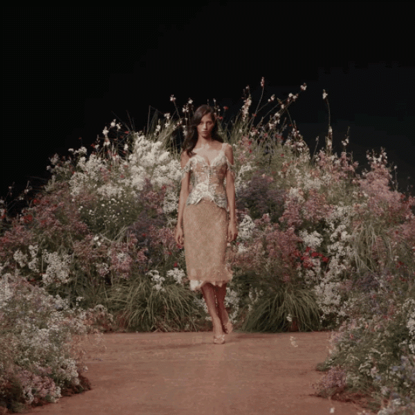 Défilé ELIE SAAB Prêt-à-porter Printemps-Été 2027